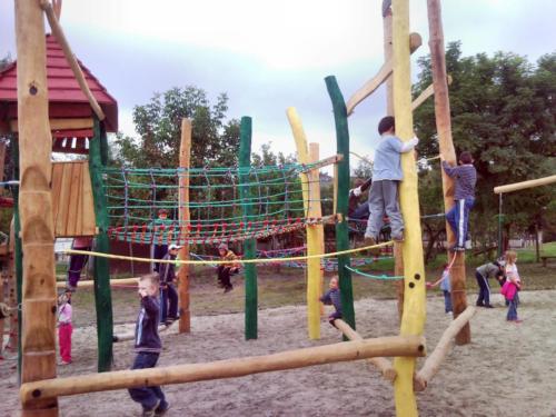 Robinie Spielplatz Kletterwald