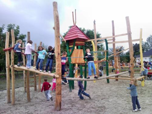 Robinie Spielplatz Kletterwald