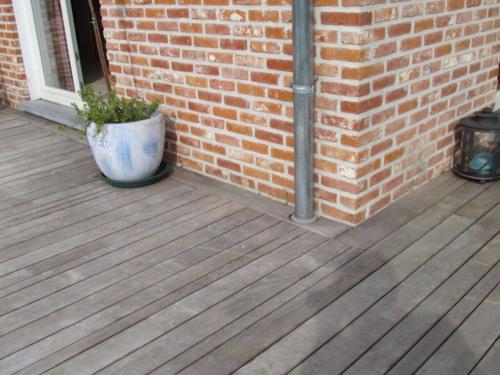 Terrasse Robinie vergraut