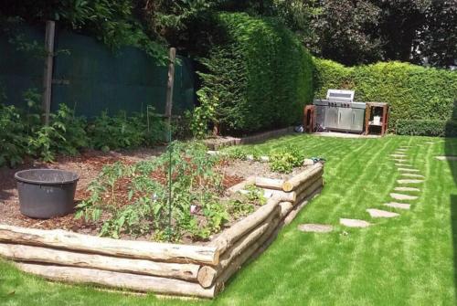 Beeteinfassung Robinie