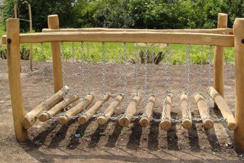 Robinie Wackelbruecke